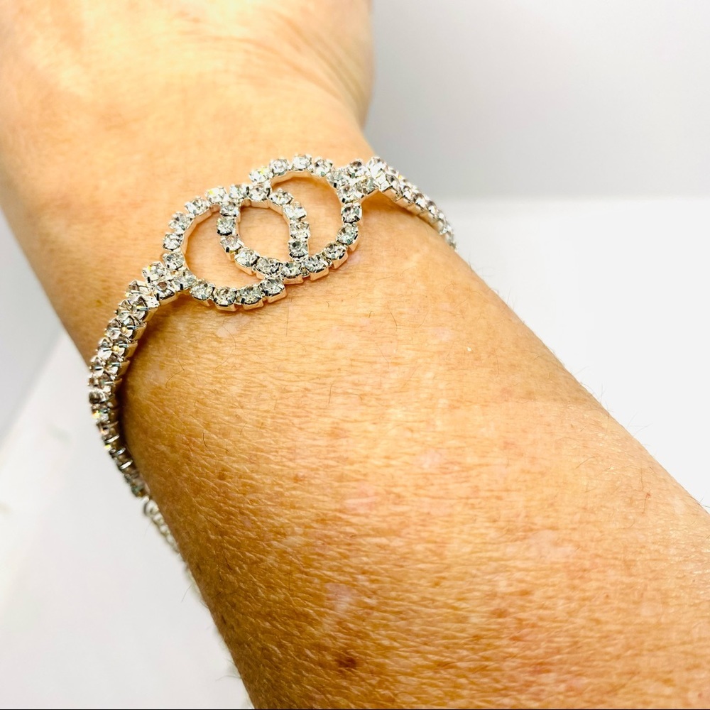 Anklet Crystal Forever Love set in Silver Tone. SUPER BRILLIANT AND SPARKLY! - Picture 10 of 11